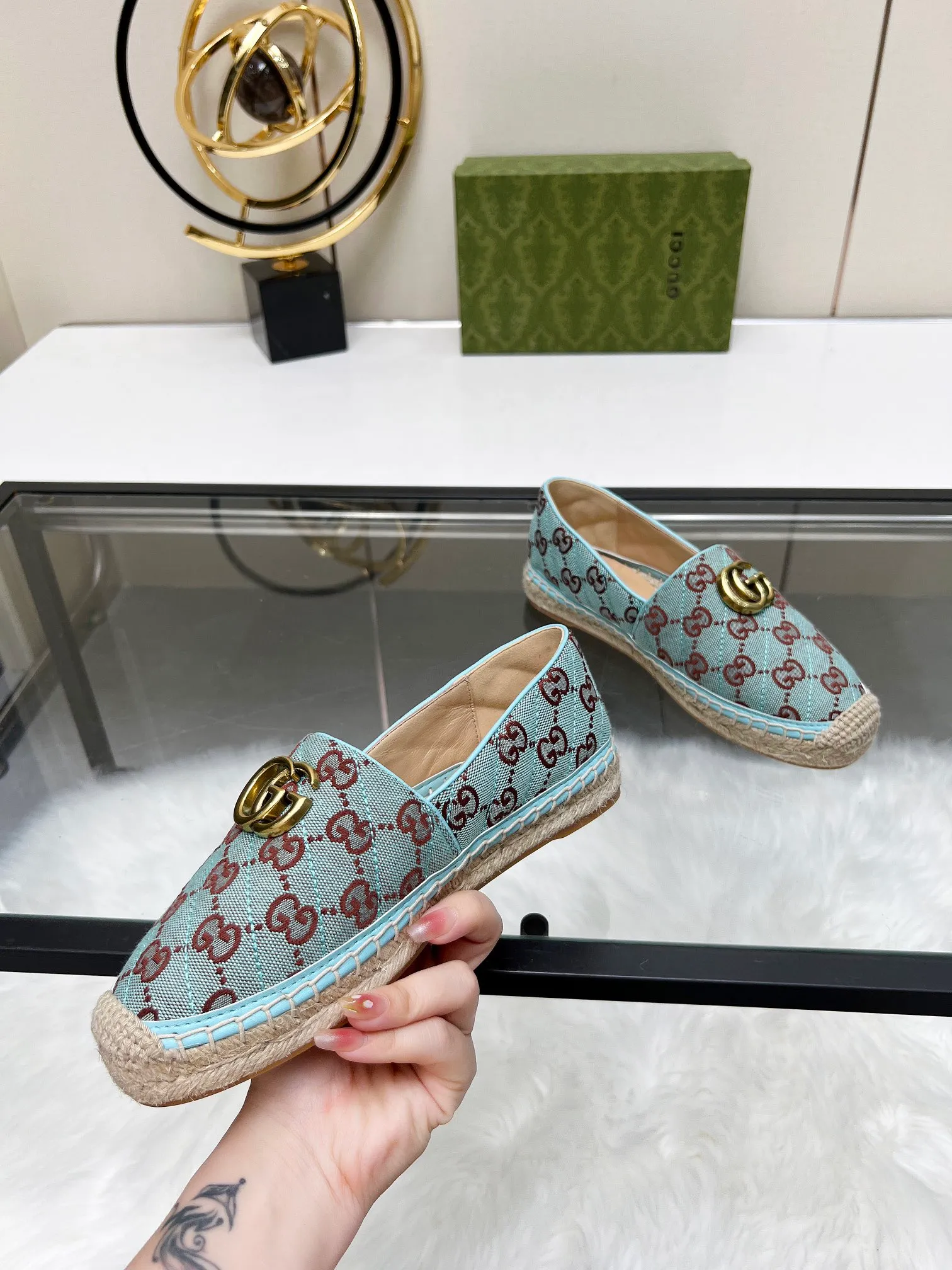 👟👟Ex-factory price 380👟👟 2024 new color early spring Gucci 🗽🗽Gucci classic logo logo canvas fisherman shoes, espadrilles made of double G imported fabric. The color of the brand's double G letter cross-woven pattern will be reinterpreted every season, and the charm of the collection elements will be interpreted through more fresh and eye-catching materials and designs. •Pink, dozens of colors, choose as you like, choose as you like •Women’s style •Number of sizes 35-42